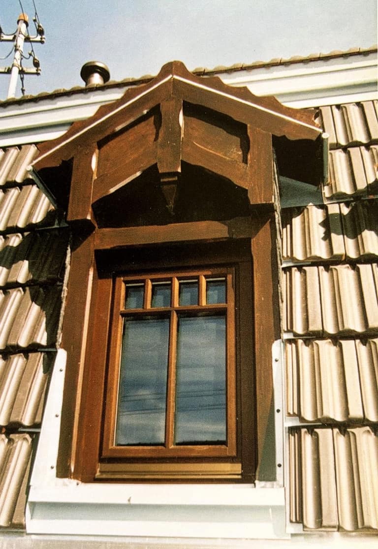 Stilgauben am Wohnhaus, Dachdeckerarbeit in Ballern